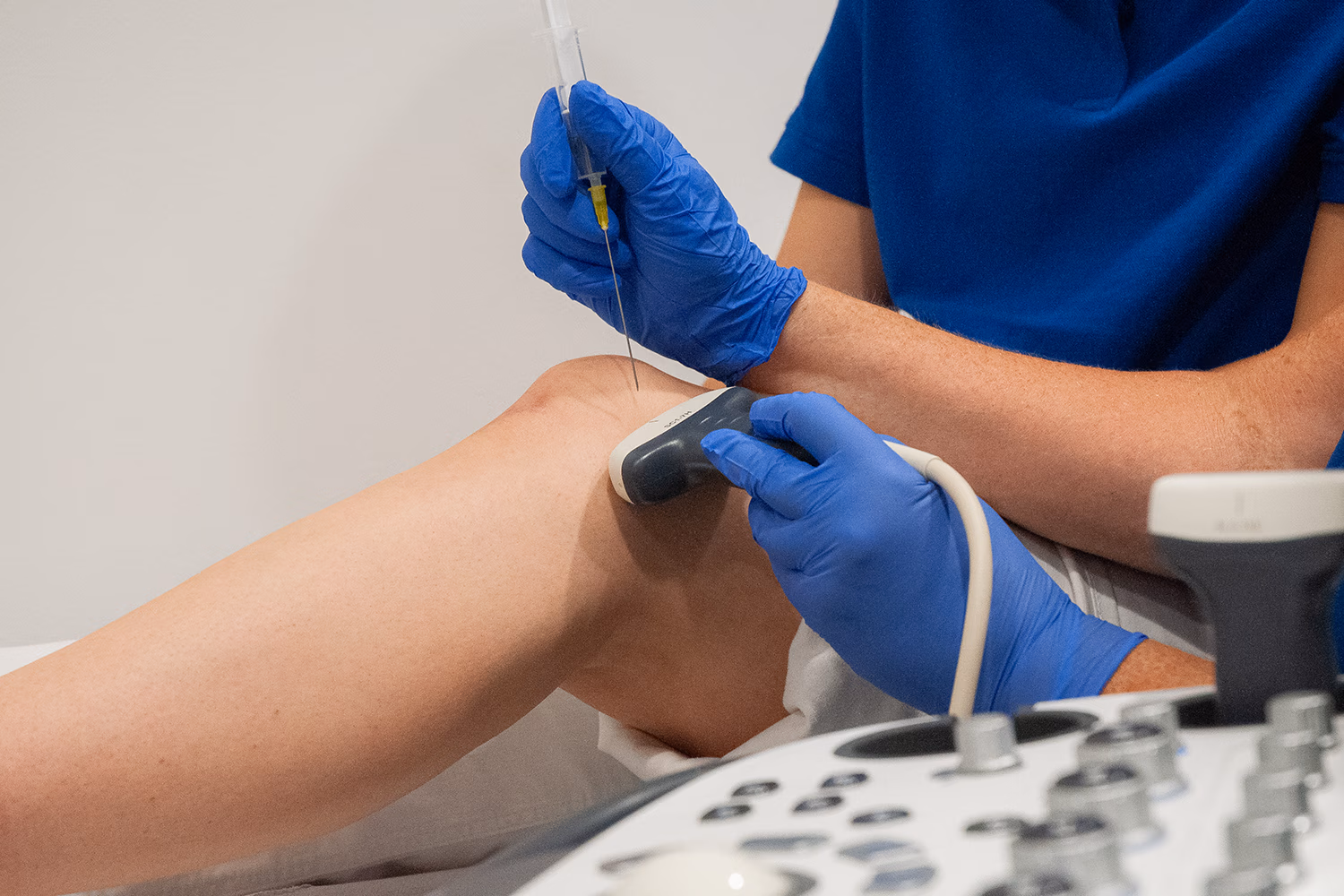 Hyaluronsäure fürs Knie Behandlung Der Ablauf einer Hyaluronsäure-Behandlung fürs Knie.